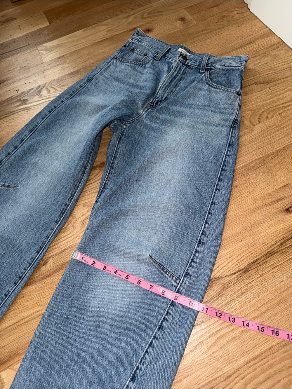 Levi’s Cinch Barrel Jeans Size 26x31 - Picture 7 of 12